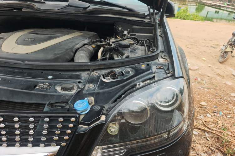 Used Mercedes-Benz M-Class 2010 ML 350 4MATIC Luxury Special Edition Engine Bay Left