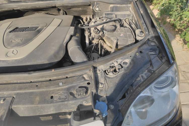 Used Mercedes-Benz M-Class 2010 ML 300 4MATIC Engine Bay Left