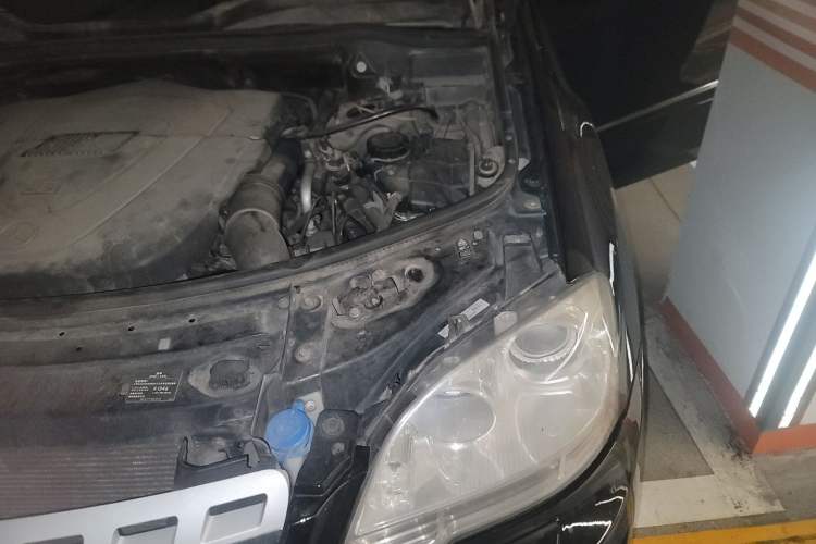 Used Mercedes-Benz M-Class 2010 ML 350 4MATIC Luxury Model Engine Bay Left