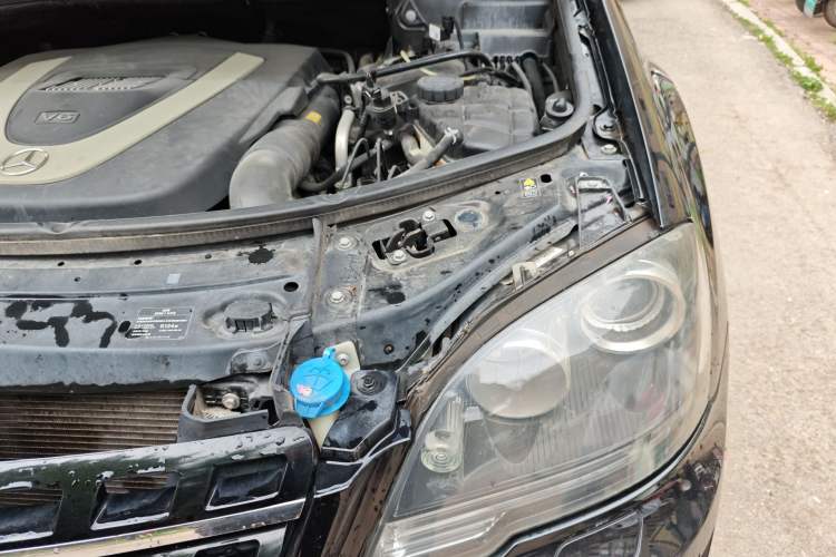 Used Mercedes-Benz M-Class 2010 ML 350 4MATIC Luxury Special Edition Engine Bay Left