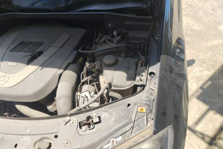 Used Mercedes-Benz M-Class 2010 ML 350 4MATIC Luxury Model Engine Bay Left