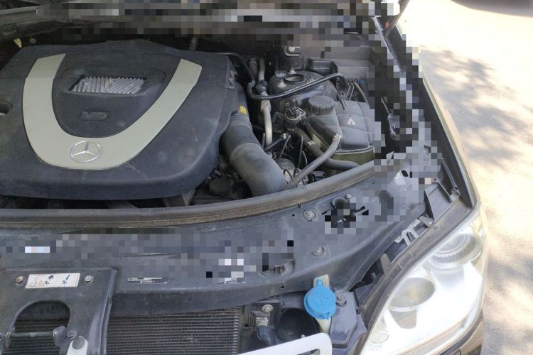 Used Mercedes-Benz M-Class 2010 ML 300 4MATIC Engine Bay Left