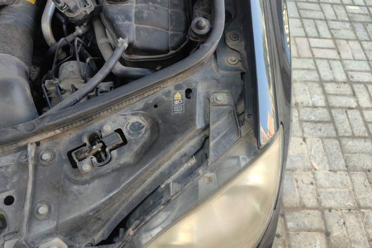 Used Mercedes-Benz M-Class 2010 ML 300 4MATIC Engine Bay Left