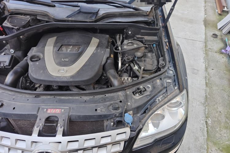 Used Mercedes-Benz M-Class 2010 ML 300 4MATIC Engine Bay Left