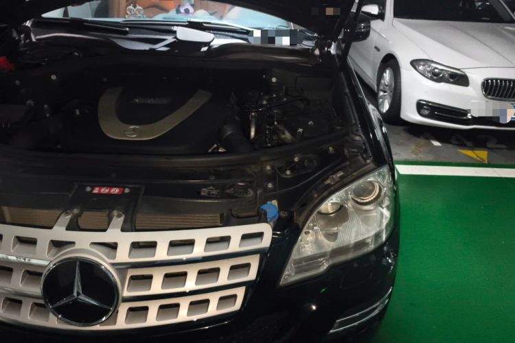 Used Mercedes-Benz M-Class 2010 ML 300 4MATIC Engine Bay Left
