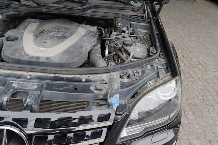 Used Mercedes-Benz M-Class 2010 ML 350 4MATIC Luxury Model Engine Bay Left