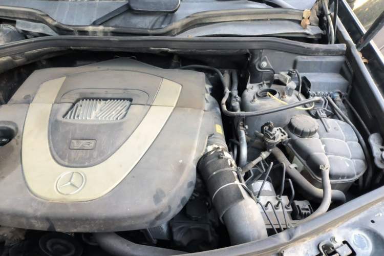 Used Mercedes-Benz M-Class 2010 ML 350 4MATIC Luxury Model Engine Bay Left
