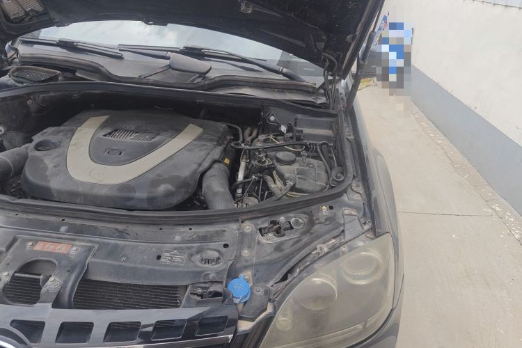 Used Mercedes-Benz M-Class 2010 ML 350 4MATIC Luxury Model Engine Bay Left