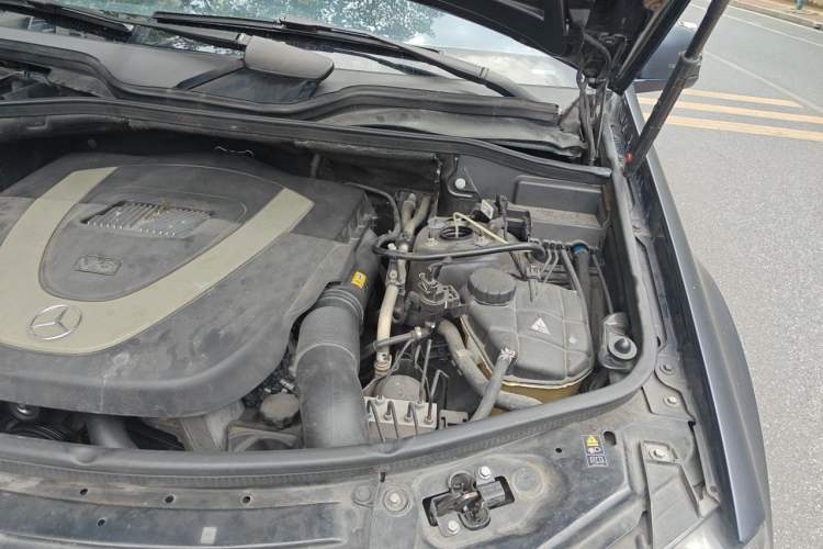 Used Mercedes-Benz M-Class 2010 ML 350 4MATIC Luxury Special Edition Engine Bay Left
