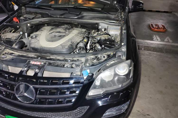 Used Mercedes-Benz M-Class 2010 ML 350 4MATIC Luxury Model Engine Bay Left