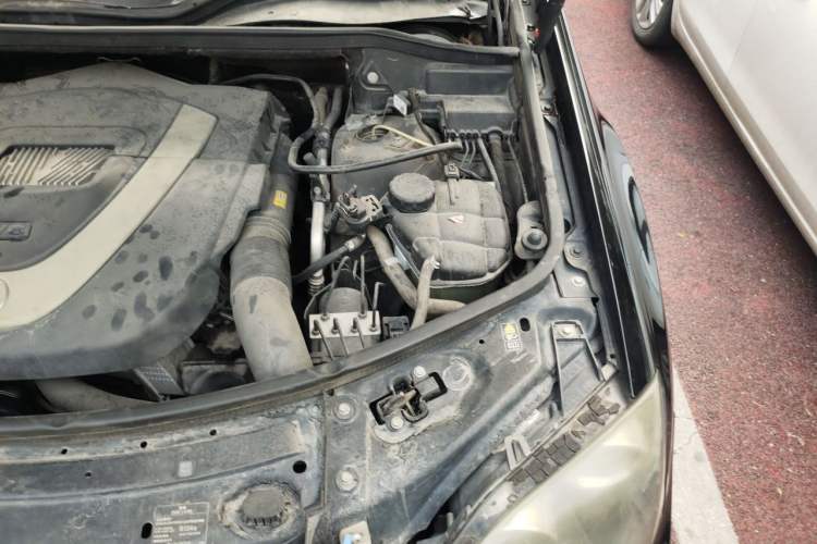 Used Mercedes-Benz M-Class 2010 ML 350 4MATIC Luxury Special Edition Engine Bay Left