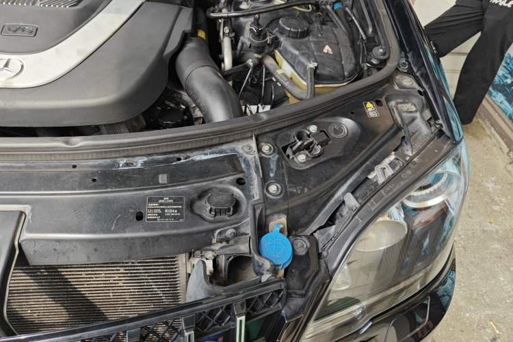 Used Mercedes-Benz M-Class 2010 ML 350 4MATIC Luxury Model Engine Bay Left