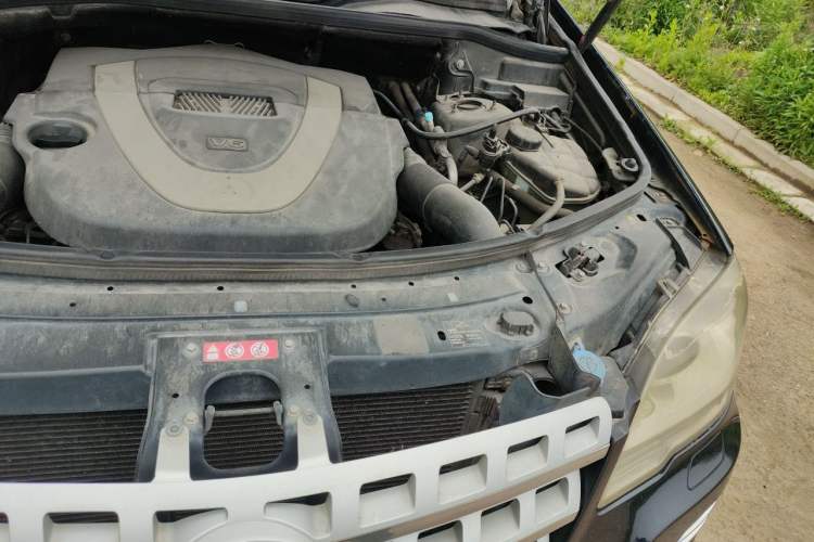 Used Mercedes-Benz M-Class 2010 ML 300 4MATIC Engine Bay Left