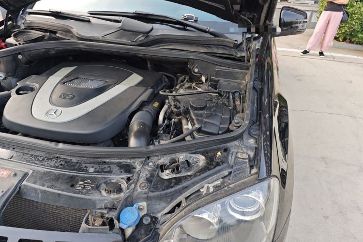Used Mercedes-Benz M-Class 2010 ML 350 4MATIC Luxury Model Engine Bay Left