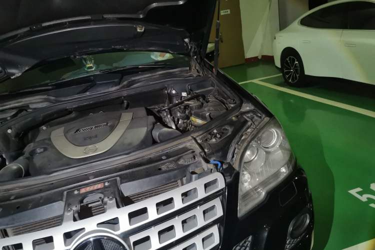 Used Mercedes-Benz M-Class 2010 ML 350 4MATIC Luxury Model Engine Bay Left
