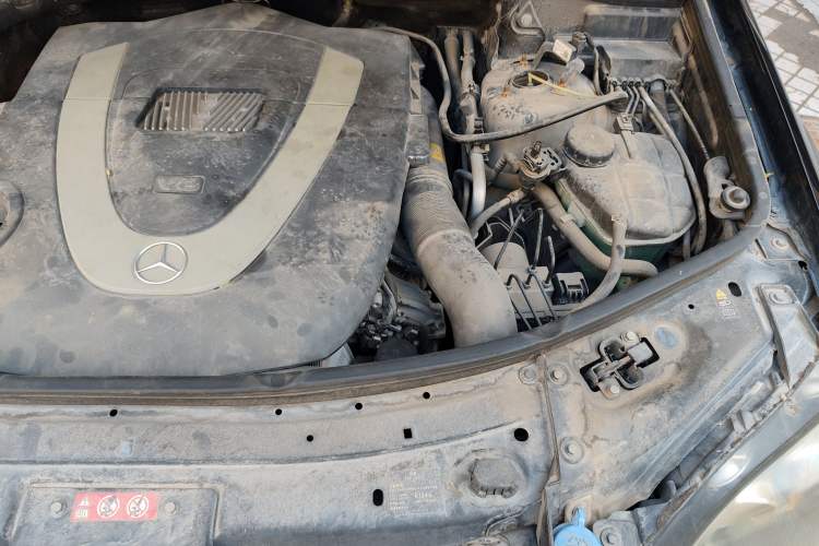 Used Mercedes-Benz M-Class 2010 ML 500 4MATIC Special Edition Engine Bay Left