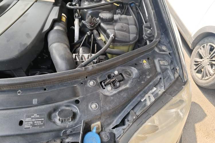 Used Mercedes-Benz M-Class 2010 ML 350 4MATIC Luxury Model Engine Bay Left