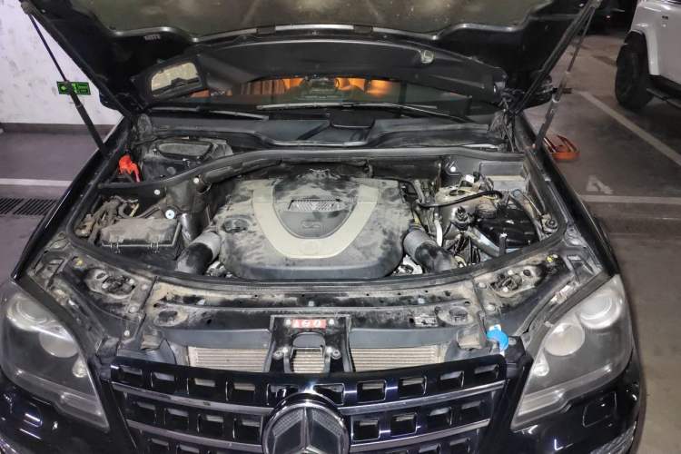 Used Mercedes-Benz M-Class 2010 ML 350 4MATIC Luxury Model Engine Bay