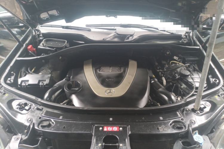Used Mercedes-Benz M-Class 2010 ML 500 4MATIC Engine Bay
