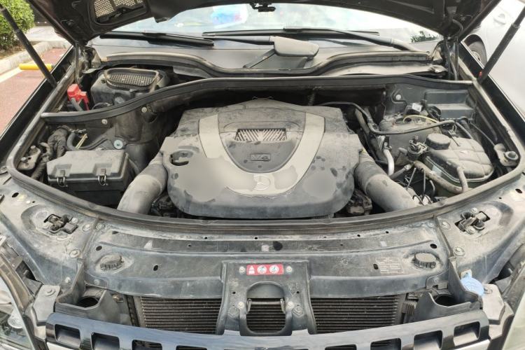 Used Mercedes-Benz M-Class 2010 ML 350 4MATIC Luxury Special Edition Engine Bay