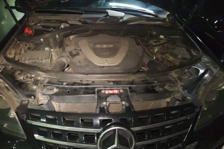 Used Mercedes-Benz M-Class 2010 ML 350 4MATIC Luxury Special Edition Engine Bay