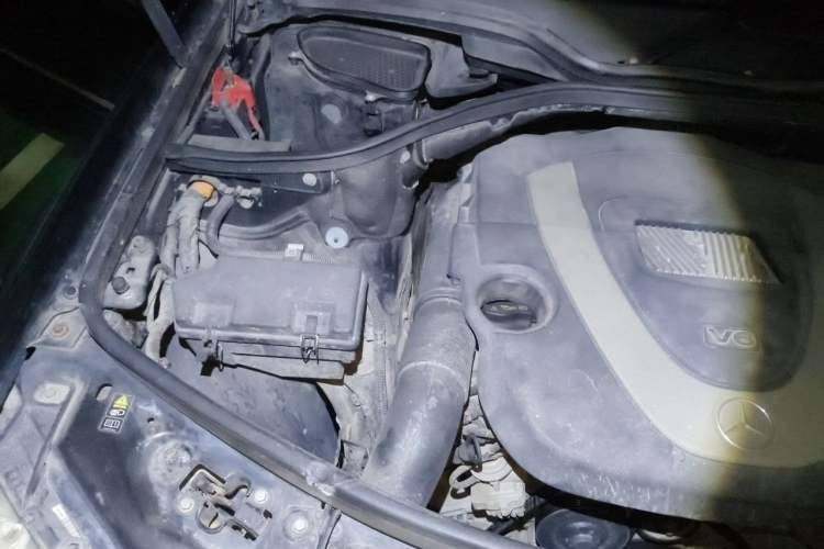 Used Mercedes-Benz M-Class 2010 ML 300 4MATIC Engine Bay Right