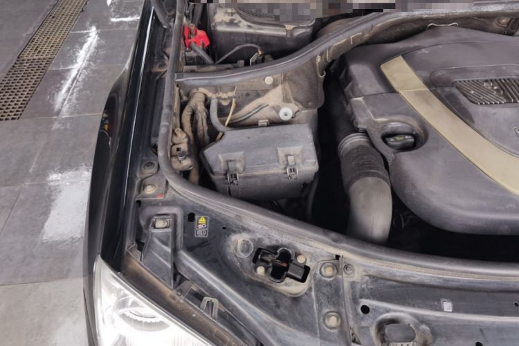 Used Mercedes-Benz M-Class 2010 ML 350 4MATIC Luxury Model Engine Bay Right
