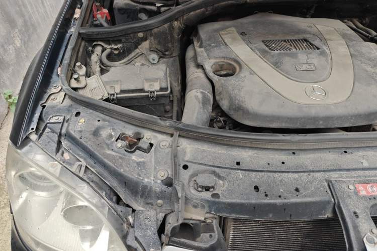 Used Mercedes-Benz M-Class 2010 ML 300 4MATIC Engine Bay Right
