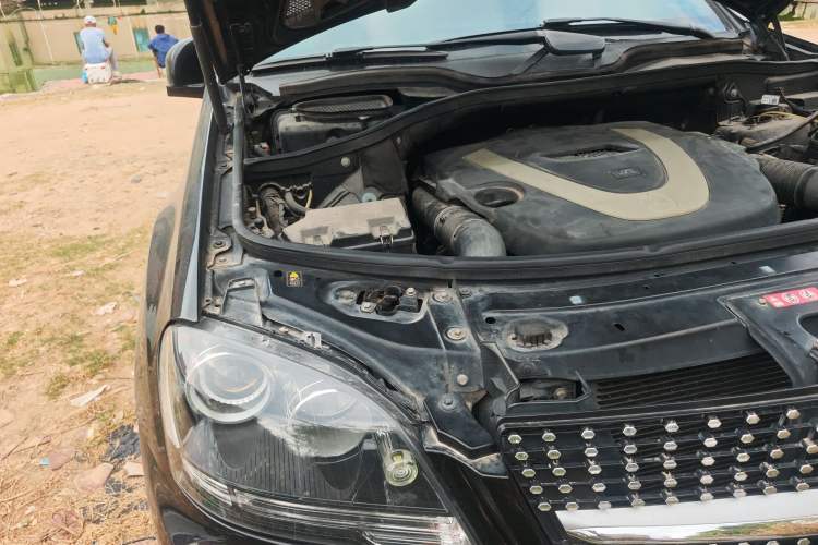 Used Mercedes-Benz M-Class 2010 ML 350 4MATIC Luxury Special Edition Engine Bay Right