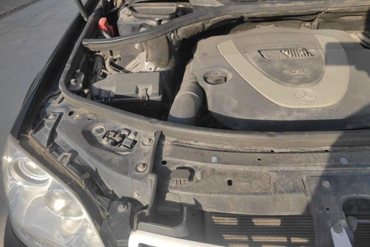 Used Mercedes-Benz M-Class 2010 ML 300 4MATIC Engine Bay Right