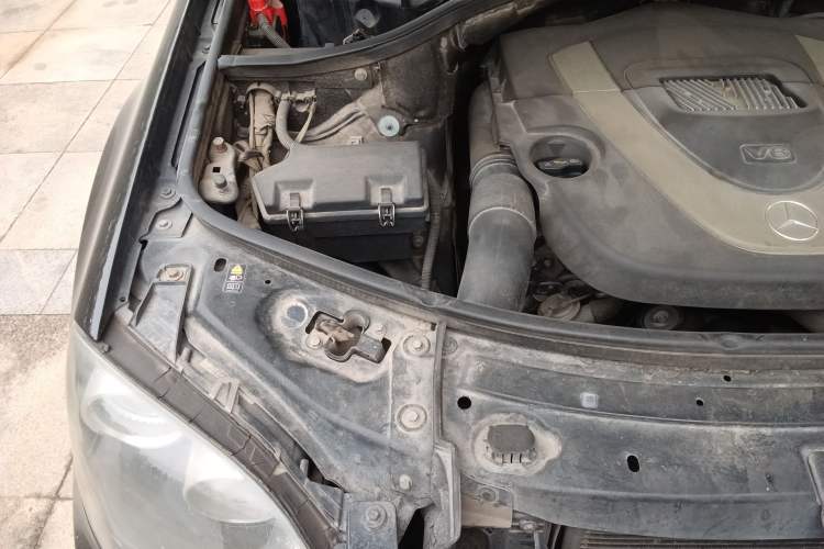 Used Mercedes-Benz M-Class 2010 ML 350 4MATIC Luxury Special Edition Engine Bay Right