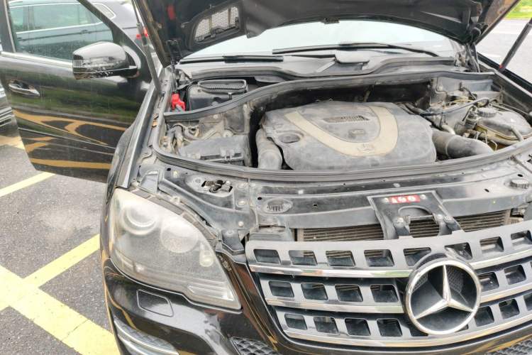 Used Mercedes-Benz M-Class 2010 ML 350 4MATIC Luxury Model Engine Bay Right