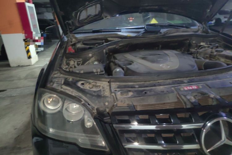 Used Mercedes-Benz M-Class 2010 ML 350 4MATIC Luxury Special Edition Engine Bay Right