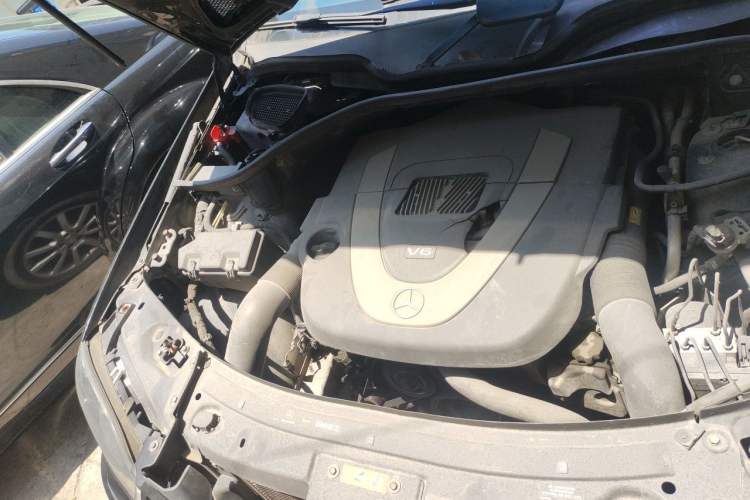 Used Mercedes-Benz M-Class 2010 ML 350 4MATIC Luxury Model Engine Bay Right