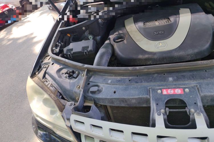 Used Mercedes-Benz M-Class 2010 ML 300 4MATIC Engine Bay Right