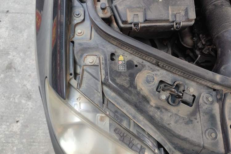 Used Mercedes-Benz M-Class 2010 ML 300 4MATIC Engine Bay Right