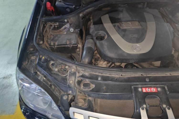 Used Mercedes-Benz M-Class 2010 ML 300 4MATIC Engine Bay Right