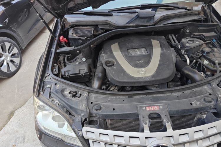 Used Mercedes-Benz M-Class 2010 ML 300 4MATIC Engine Bay Right