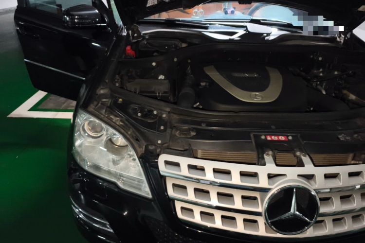Used Mercedes-Benz M-Class 2010 ML 300 4MATIC Engine Bay Right