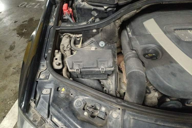 Used Mercedes-Benz M-Class 2010 ML 350 4MATIC Luxury Model Engine Bay Right