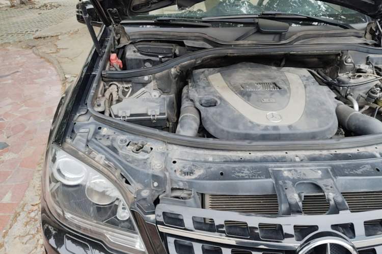 Used Mercedes-Benz M-Class 2010 ML 350 4MATIC Luxury Model Engine Bay Right