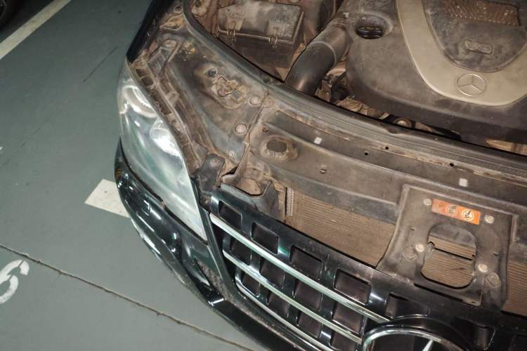 Used Mercedes-Benz M-Class 2010 ML 350 4MATIC Luxury Model Engine Bay Right
