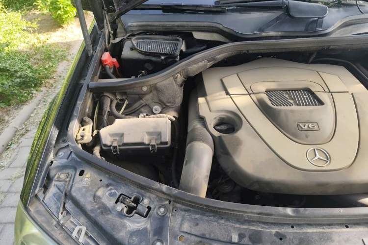 Used Mercedes-Benz M-Class 2010 ML 350 4MATIC Luxury Special Edition Engine Bay Right