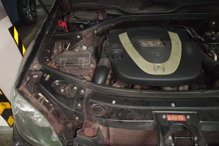 Used Mercedes-Benz M-Class 2010 ML 350 4MATIC Luxury Special Edition Engine Bay Right