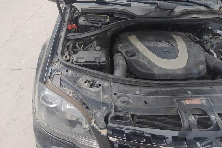 Used Mercedes-Benz M-Class 2010 ML 350 4MATIC Luxury Model Engine Bay Right