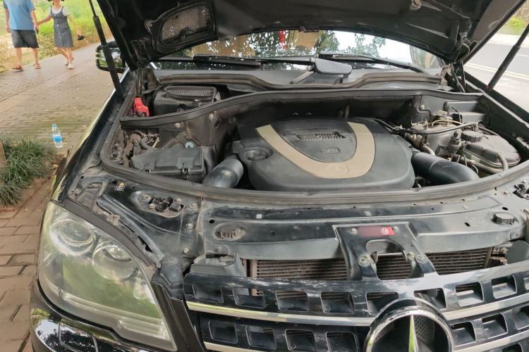 Used Mercedes-Benz M-Class 2010 ML 350 4MATIC Luxury Model Engine Bay Right