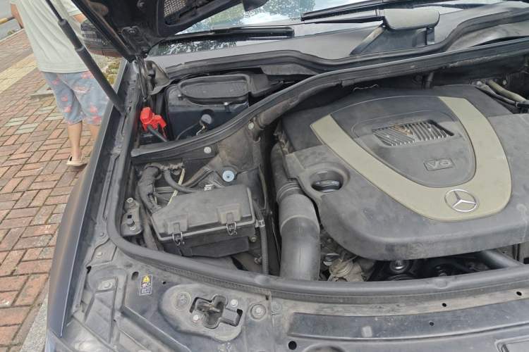 Used Mercedes-Benz M-Class 2010 ML 350 4MATIC Luxury Special Edition Engine Bay Right