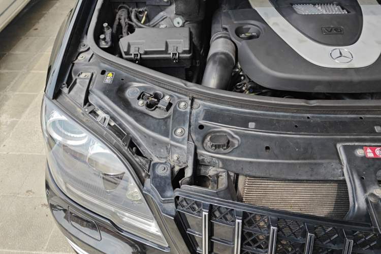 Used Mercedes-Benz M-Class 2010 ML 350 4MATIC Luxury Model Engine Bay Right