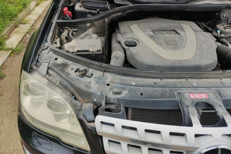 Used Mercedes-Benz M-Class 2010 ML 300 4MATIC Engine Bay Right