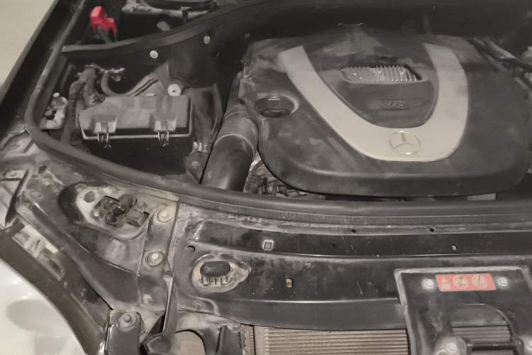 Used Mercedes-Benz M-Class 2010 ML 300 4MATIC Engine Bay Right